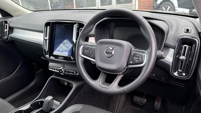 Volvo Xc40 2.0 T4 Momentum 5dr AWD Geartronic Petrol Estate